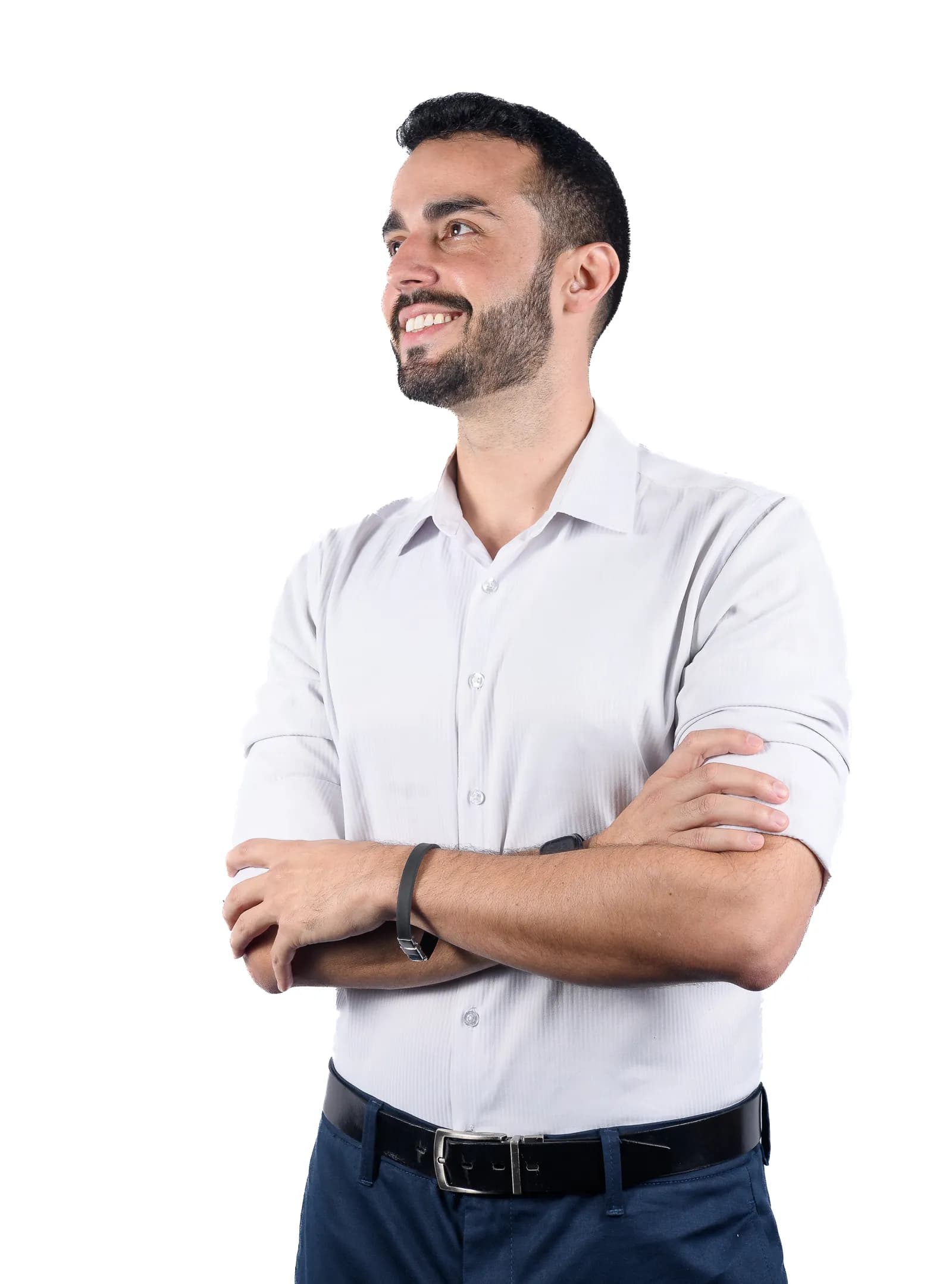 Professor Gabriel Mendes de braços cruzados, sorrindo